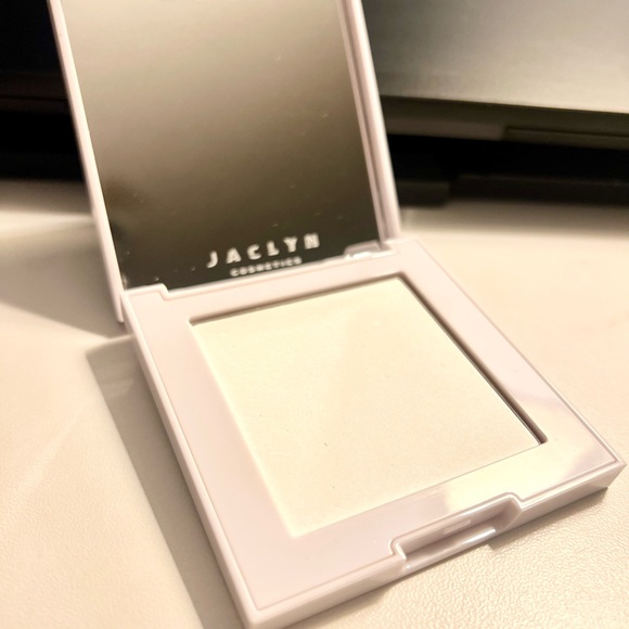 Jaclyn Cosmetics - Picture 3 of 5
